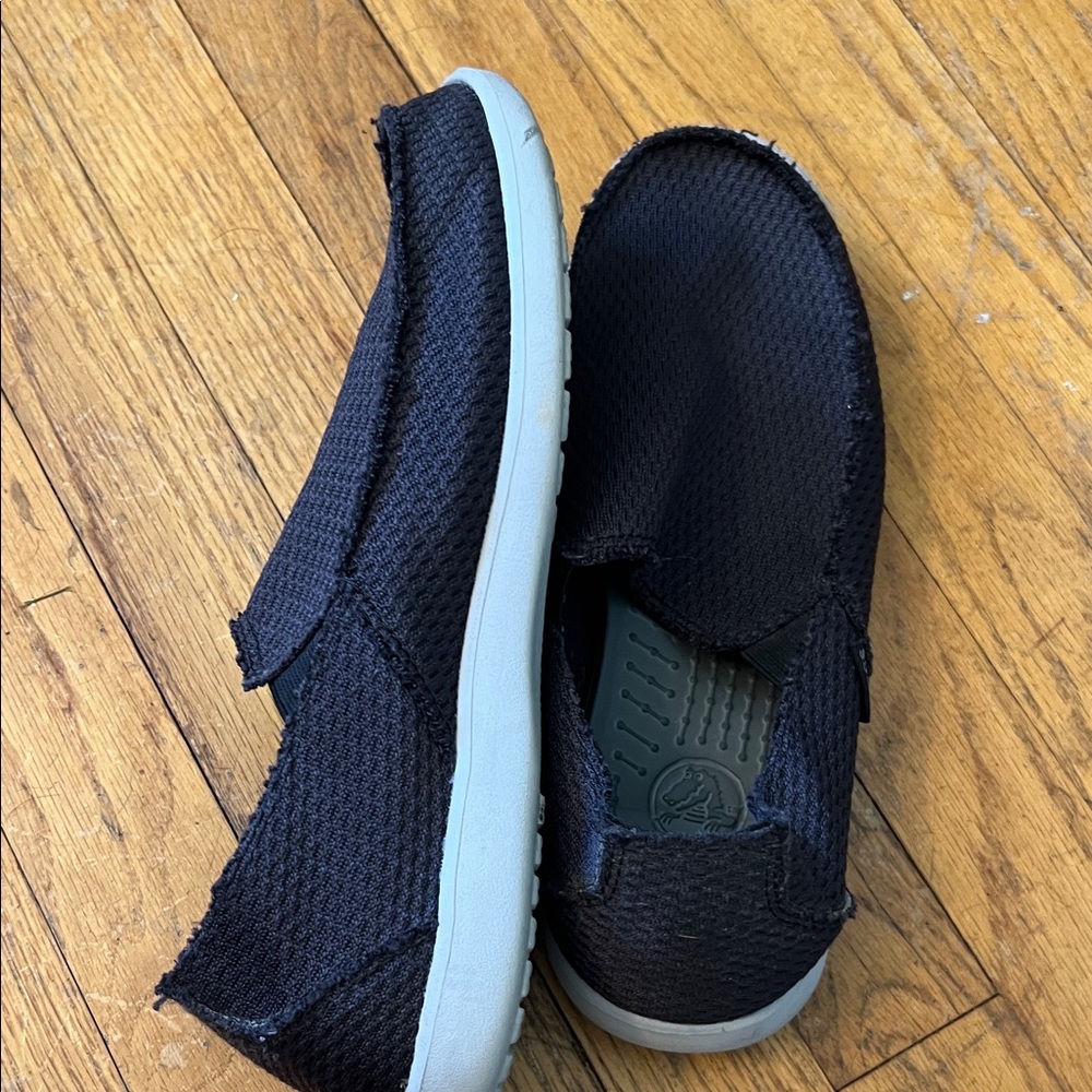 CROCS Black Textured Slip-Ons - Picture 3 of 4